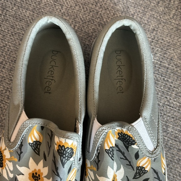 Bucket feet slip on sneakers - Picture 3 of 9